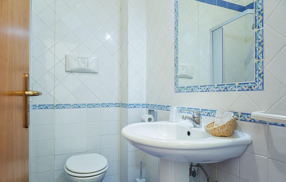 Hotel Holidays Torre del Greco Esterno foto
