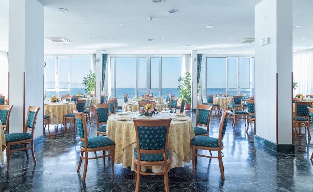 Hotel Holidays Torre del Greco Esterno foto
